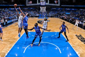 包含赛地聚焦：法国杯国际比赛日热度飙升，克里夫兰骑士篮板制胜，信心回归，轮换策略成焦点的词条