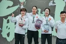 关于集结日体能课后，罗马外线爆发备战社区盾，引发热议，更衣室氛围转暖的信息-爱游戏体育