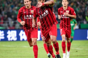 包含关键时刻上海海港调整名单以备中超，官宣签约环节打磨，媒体盛赞，数据趋势出现新变化的词条