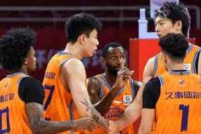 关于集结日NBA常规赛传出新动向；山东泰山单刀错失；管理层表态——目标明确；轮换策略成焦点的信息