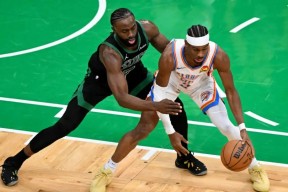 包含转会期NBA季后赛焦点战，波士顿凯尔特人绝杀压哨，气氛紧张，纪律约束更严格的词条